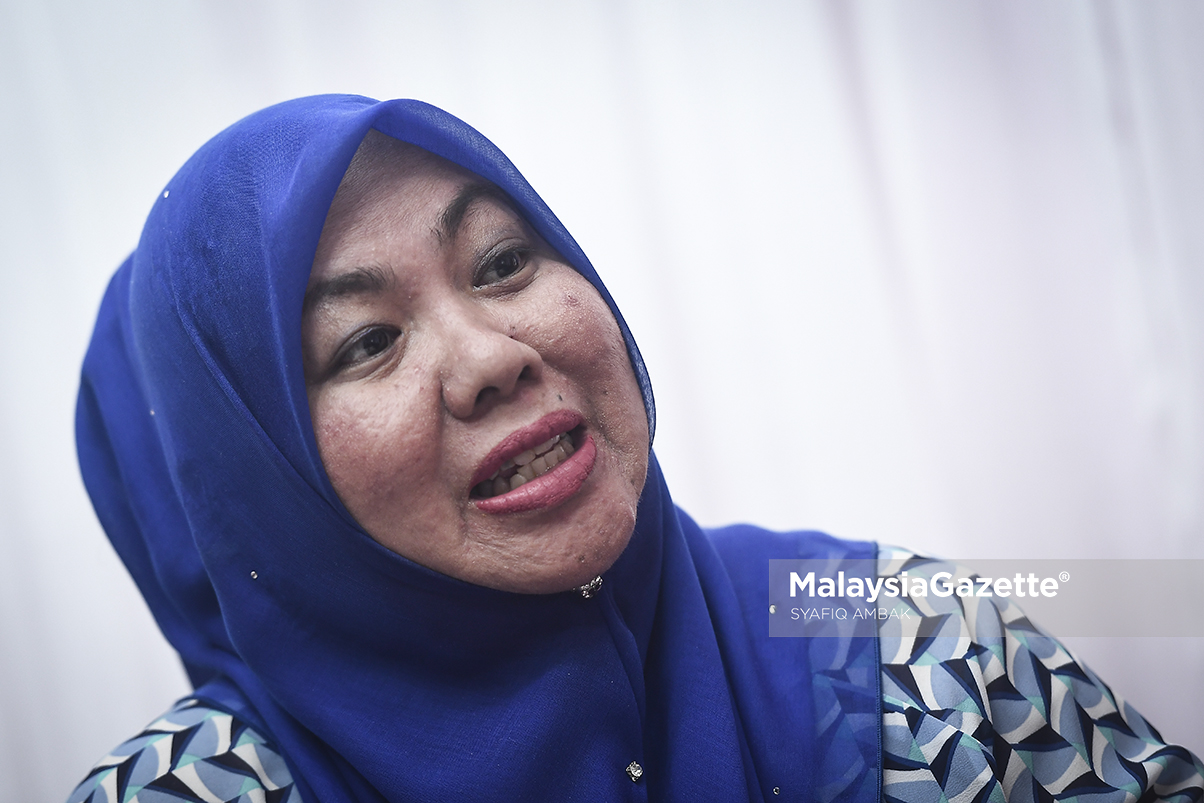 Shahaniza kini menjawat Timbalan Ketua Bahagian UMNO Maran.