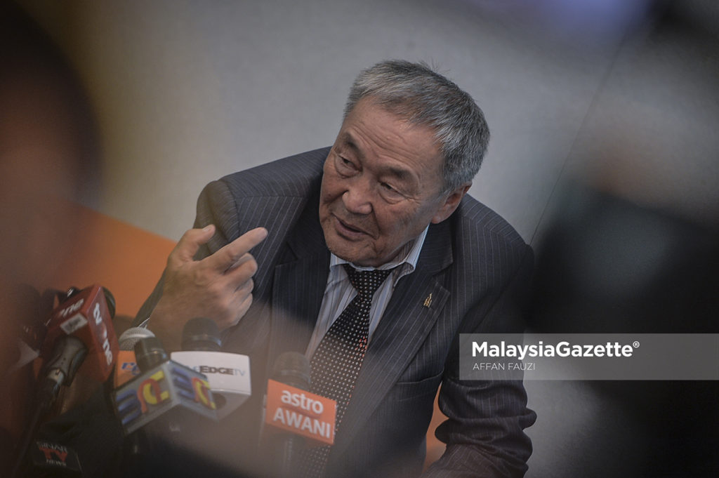 Bapa kepada Altantuya Shaariibuu, Setev Shaariibuu bercakap pada sidang media khas selepas selesai mengadakan pertemuan dengan Peguam Negara, Tommy Thomas di Jabatan Peguam Negara, Putrajaya. foto AFFAN FAUZI, 19 JUN 2018