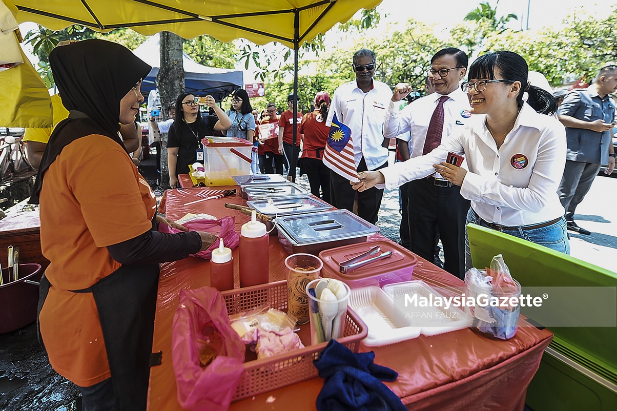 MGF28082018_TIMBALAN MENTERI KERJA RAYA DAN CALON PH WALKABOUT08