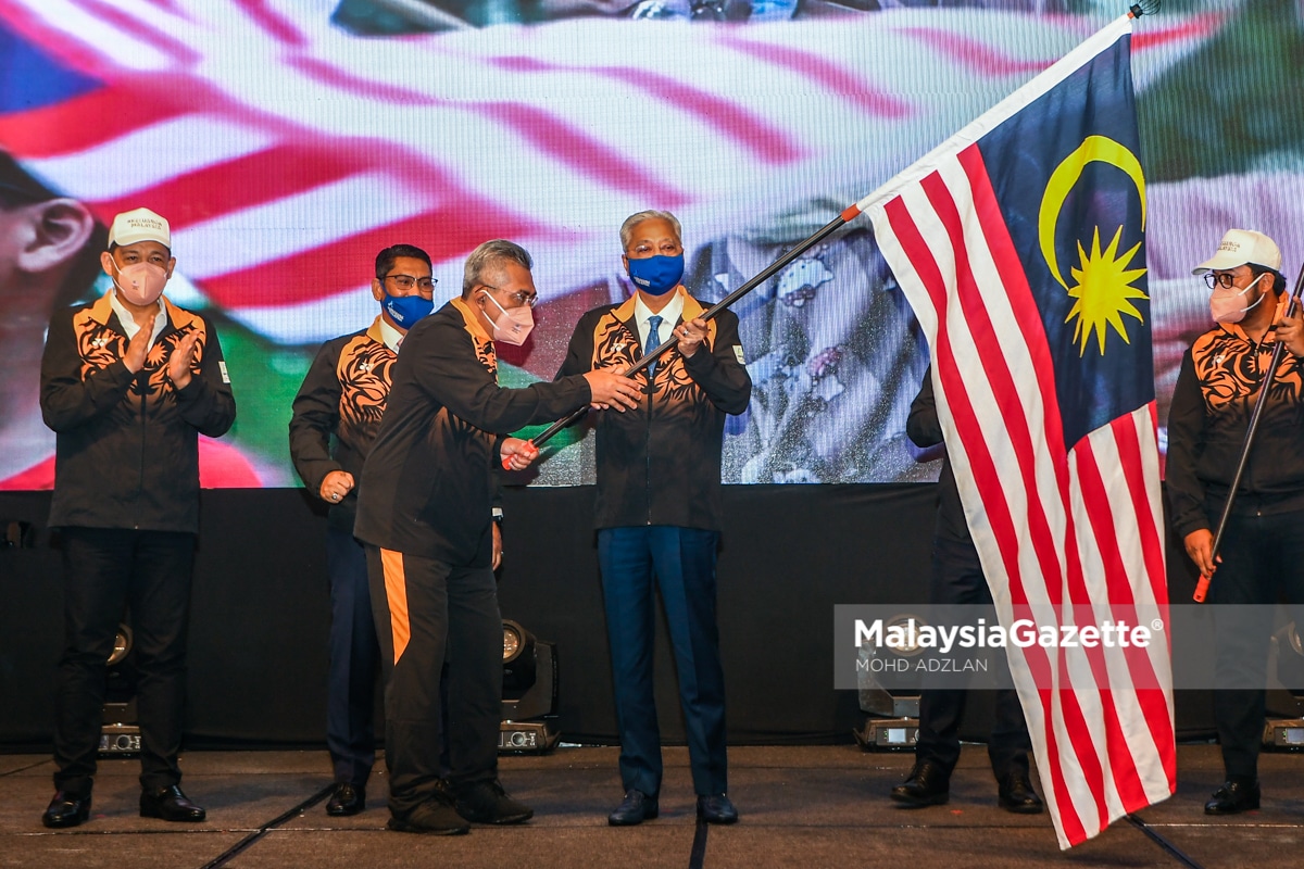 Pm Serah Jalur Gemilang Kontinjen Malaysia Ke Sukan Komanwel Birmingham