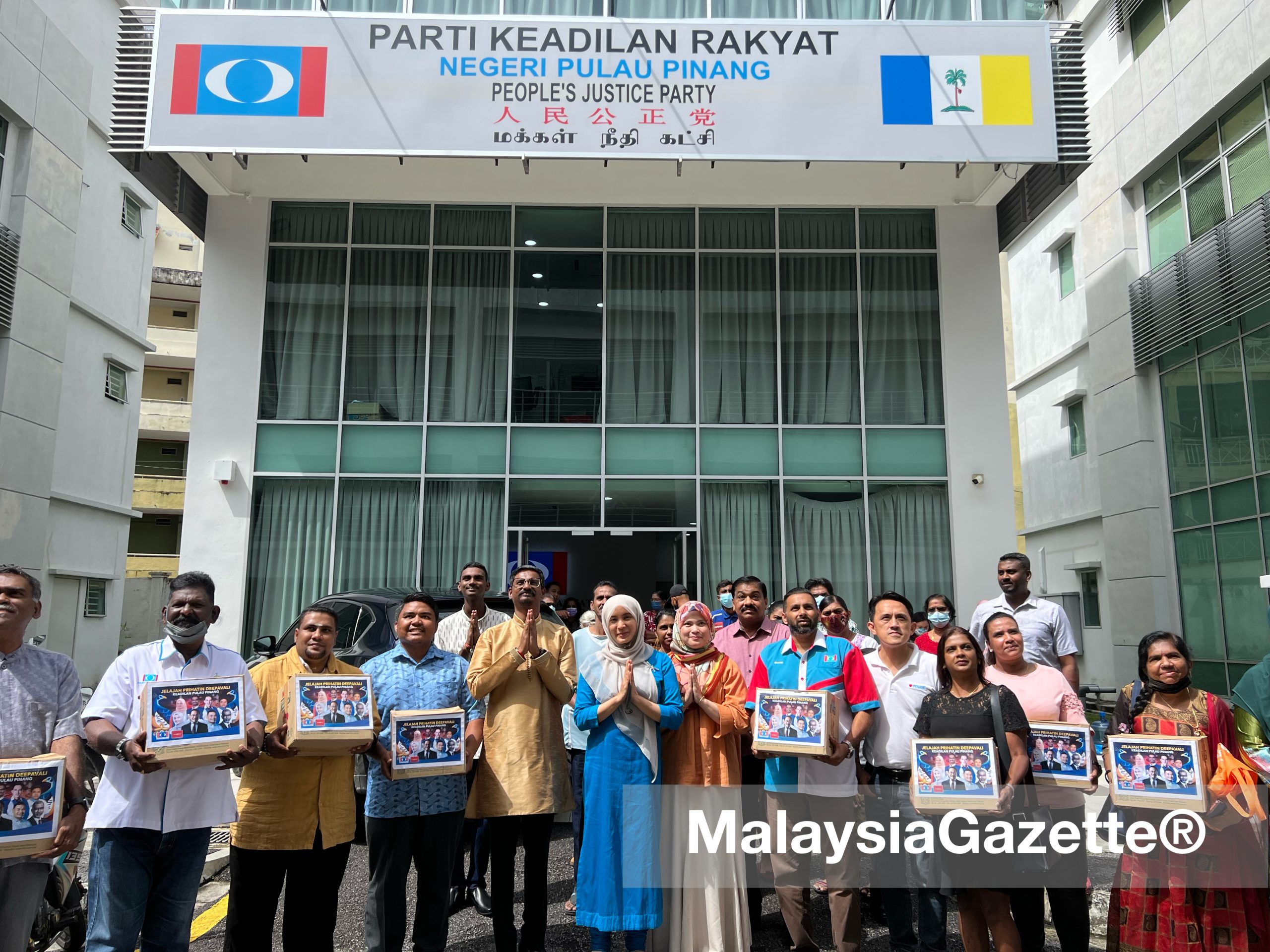 Pakatan Sulit Antara PKR Dan UMNO Hanya Khabar Angin Izzah