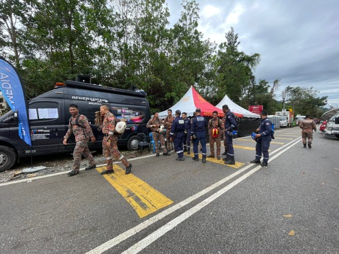 Tanah Runtuh Operasi SAR Disambung