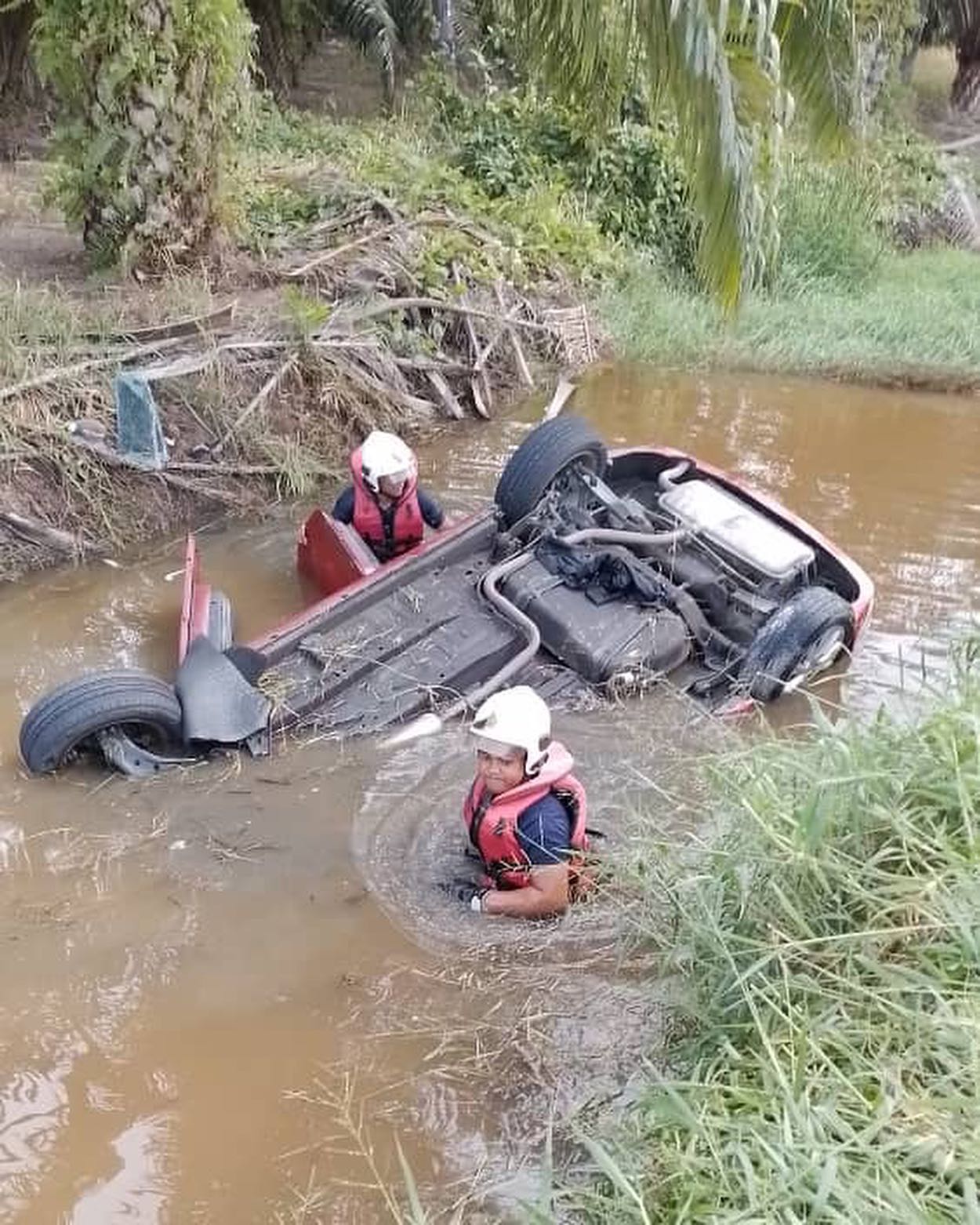 Lelaki Maut Kereta Terjunam Dalam Parit