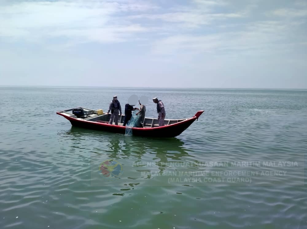 Nelayan Indonesia Tangkap Ikan Guna Bubu Naga Diberkas