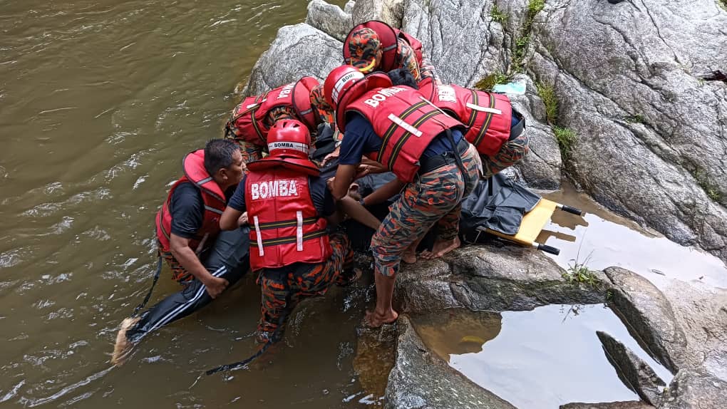 Remaja Lemas Di Air Terjun Lata Medang