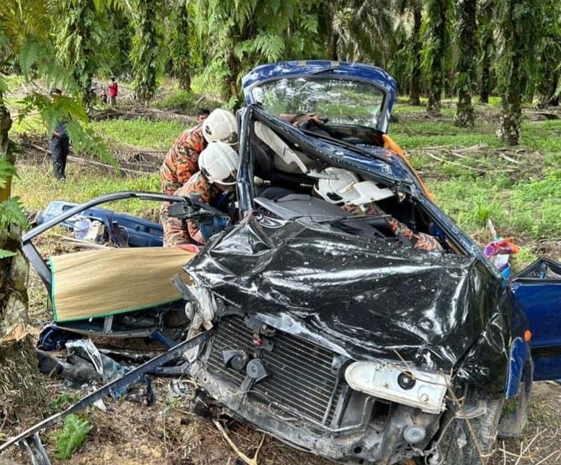 Maut Kereta Terbabas Ke Ladang Kelapa Sawit