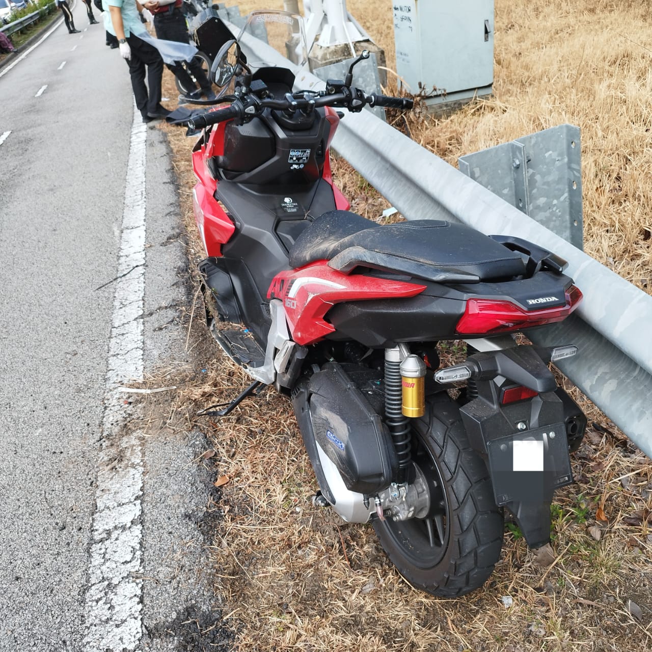 Barista Maut Motosikal Langgar Penghadang Jalan