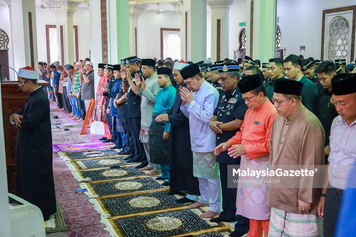 Anwar Solat Jumaat Di Masjid Jamek