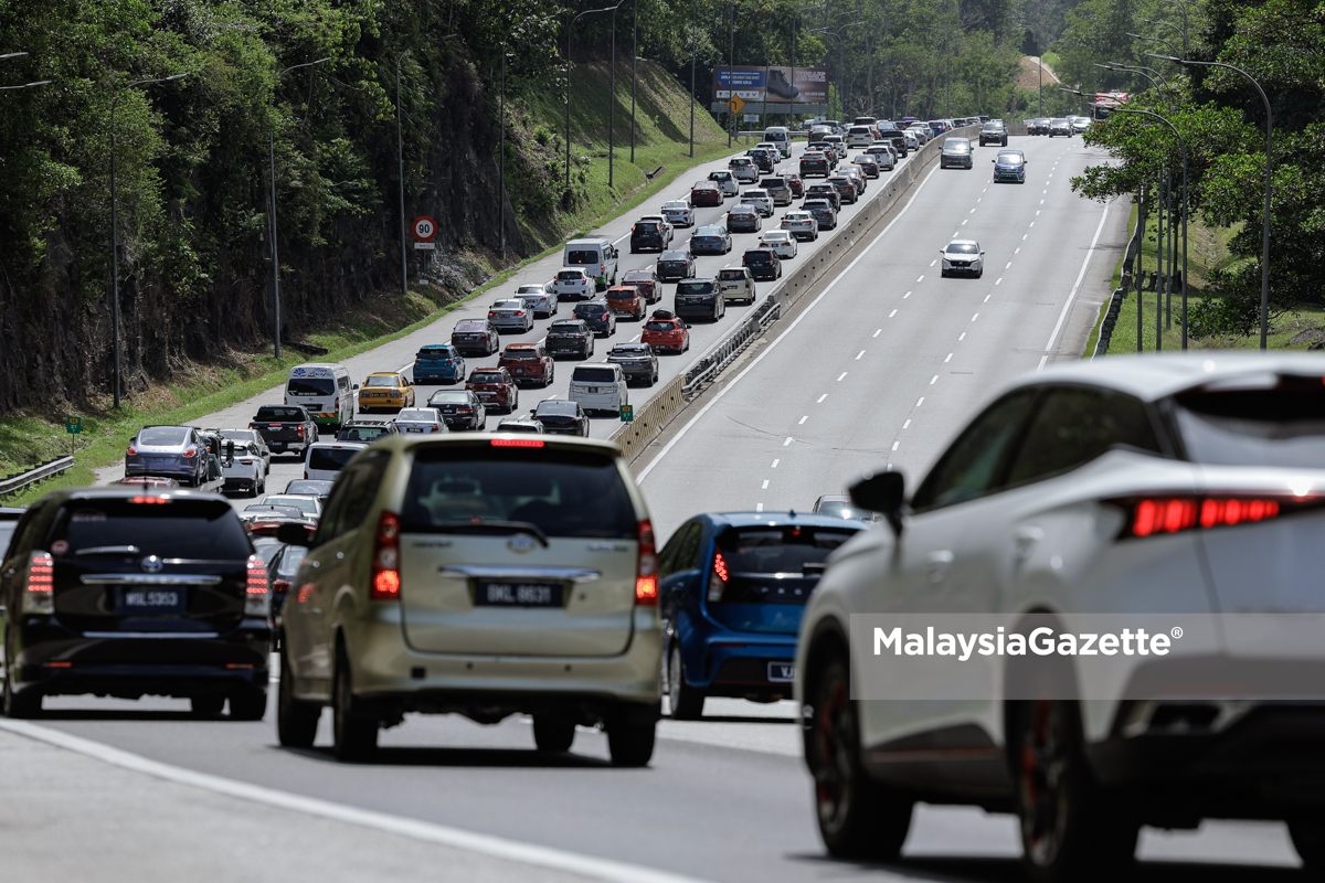 Aliran Trafik Sesak Di Lebuhraya Karak