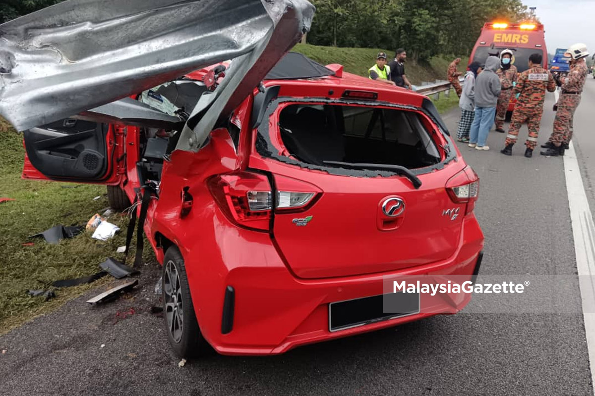 Dua Pelajar Utem Maut Kereta Dipandu Terbabas Di Lebuhraya Plus