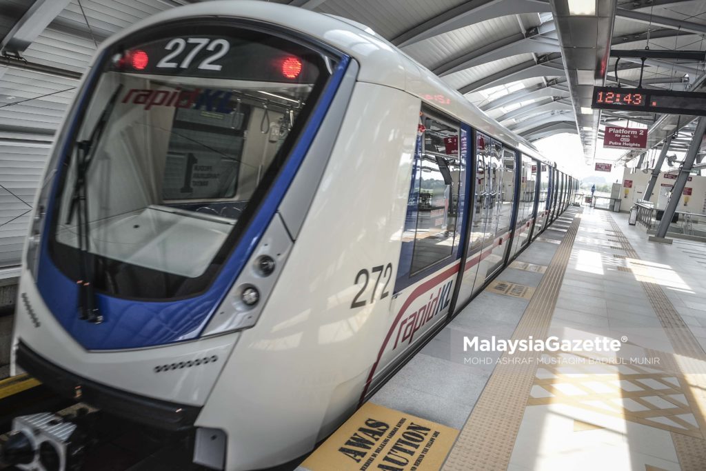 Pemandangan dari luar Tren Generasi Baru RapidKL yang dikenali sebagai Kuala Lumpur Additional Vehicle (KLAV) pada sesi Operasi Hari Pertama Tren Generasi Baru RapidKL Laluan Kelana Jaya di Ara Damansara. foto ASHRAF MUSTAQIM BADRUL MUNIR, 29 DISEMBER 2016.