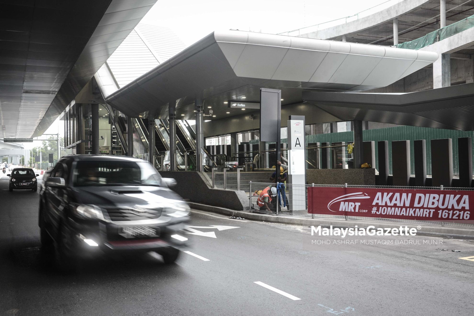 Tinjauan lensa Malaysia Gazette, persiapan akhir sebelum pelancaran MRT Sungai Buloh-Kajang yang akan dilancarkan oleh Perdana Menteri, Datuk Seri Najib Tun Abdul Razak di Stesen MRT Surian, Damansara. foto ASHRAF MUSTAQIM BADRUL MUNIR, 14 DISEMBER 2016.