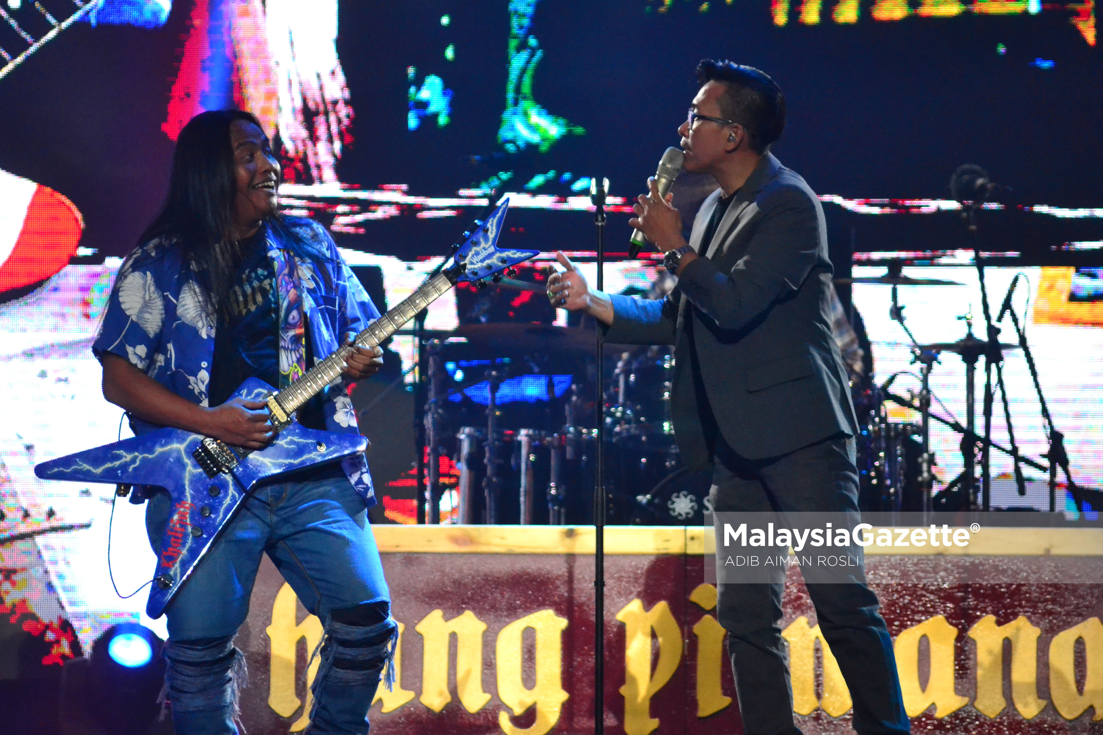 Gelagat kumpulan Khalifa ketika melakukan persembahan nyanyian pada malam Anugerah Juara Lagu KE 31 di Pusat Dagangan Dunia Putra, Kuala Lumpur. foto ADIB AIMAN ROSLI, 22 JANUARI 2017