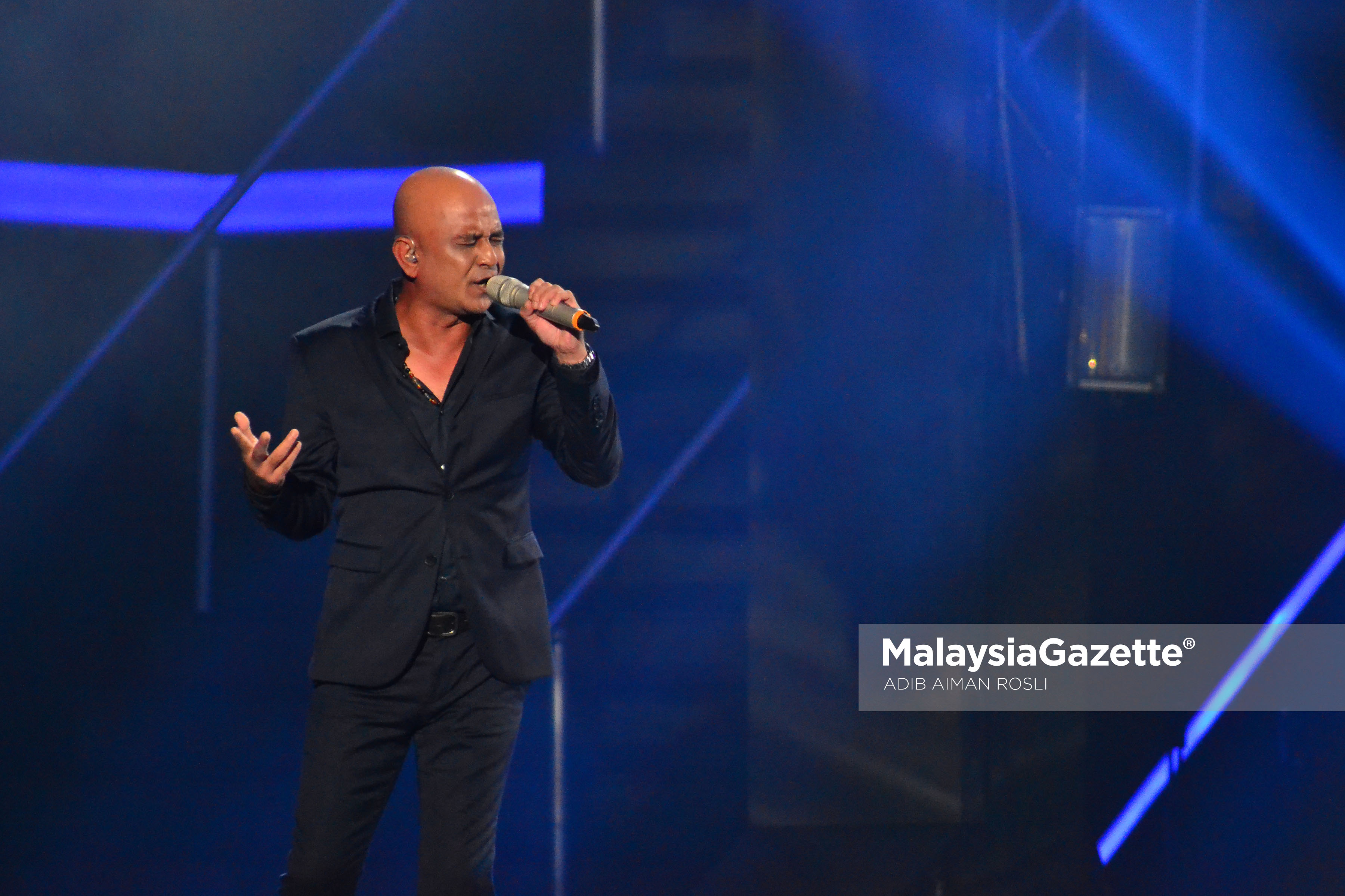 Artis jemputan Man Bai turut menyanyi pada malam Anugerah Juara Lagu KE 31 di Pusat Dagangan Dunia Putra (PWTC), Kuala Lumpur. foto ADIB AIMAN ROSLI, 22 JANUARI 2017