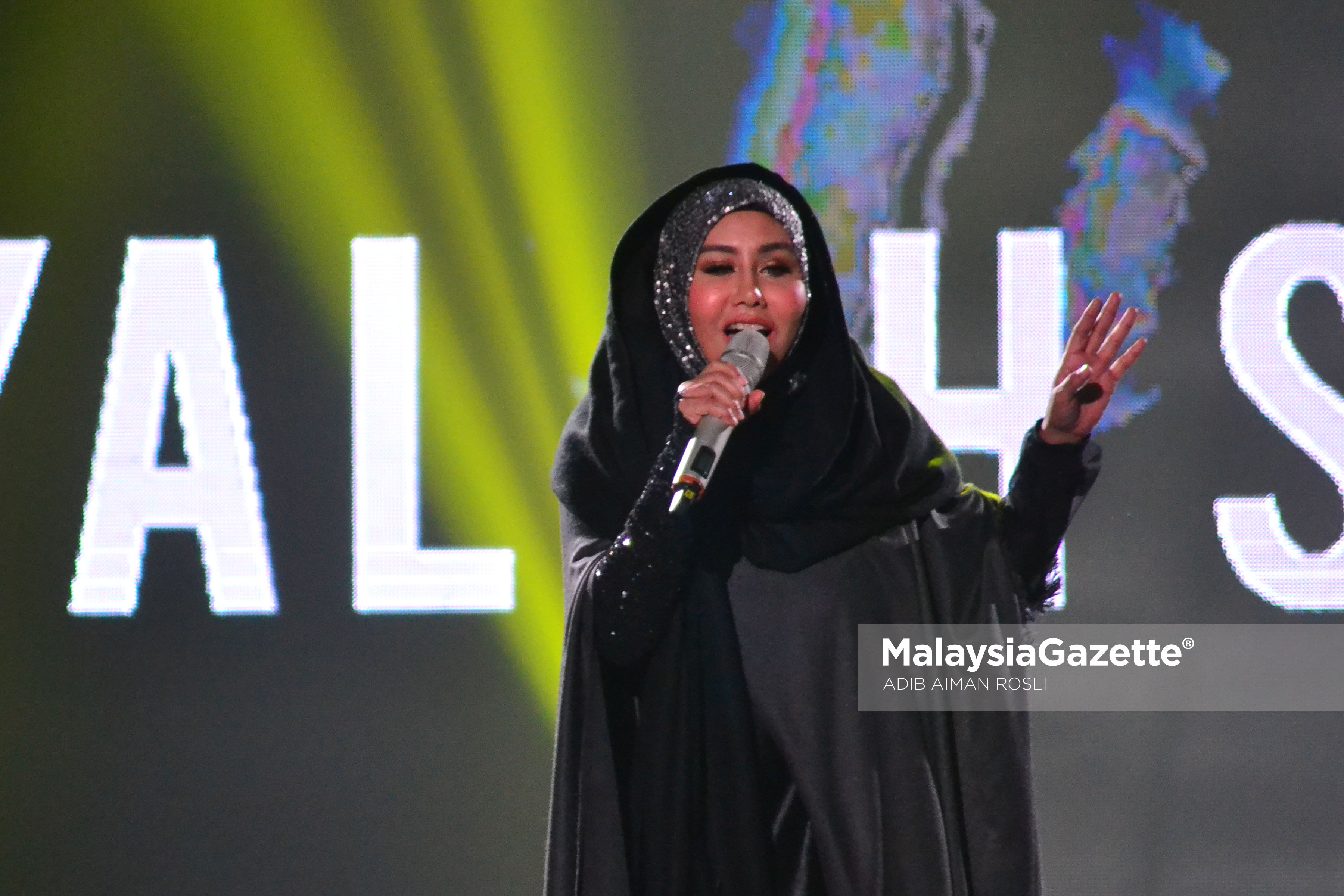Artis jemputan Ella turut menyanyi pada malam Anugerah Juara Lagu KE 31 di Pusat Dagangan Dunia Putra (PWTC), Kuala Lumpur. foto ADIB AIMAN ROSLI, 22 JANUARI 2017