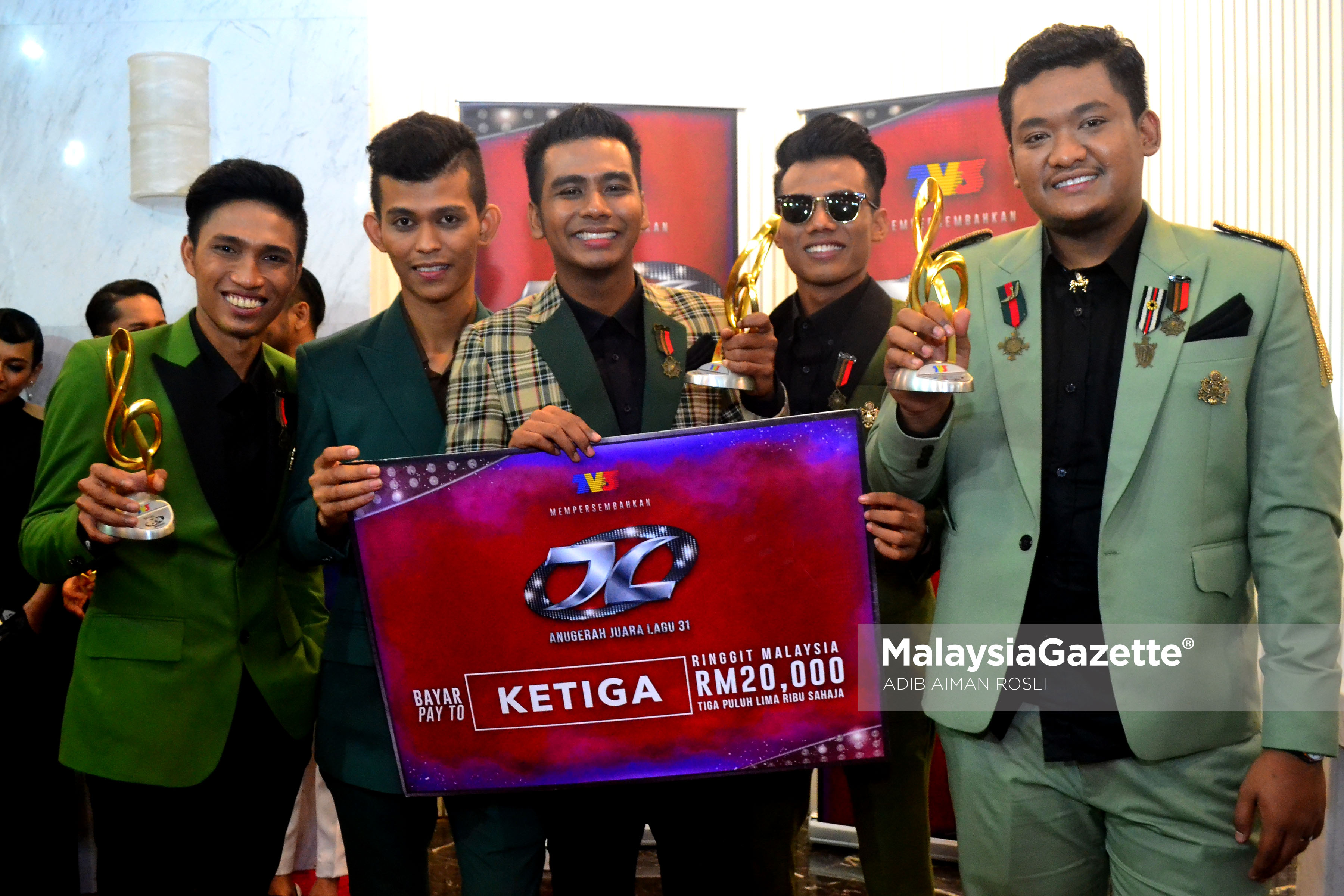 Kumpulan Projector Band dinobatkan sebagai pemenang Tempat Ketiga pada malam Anugerah Juara Lagu KE 31 di Pusat Dagangan Dunia Putra (PWTC), Kuala Lumpur. foto ADIB AIMAN ROSLI, 22 JANUARI 2017.