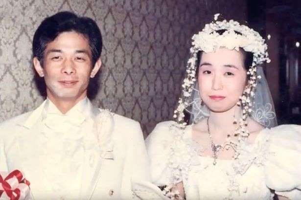 Otou dan Yumi pada hari perkahwinan mereka. Foto Mirror