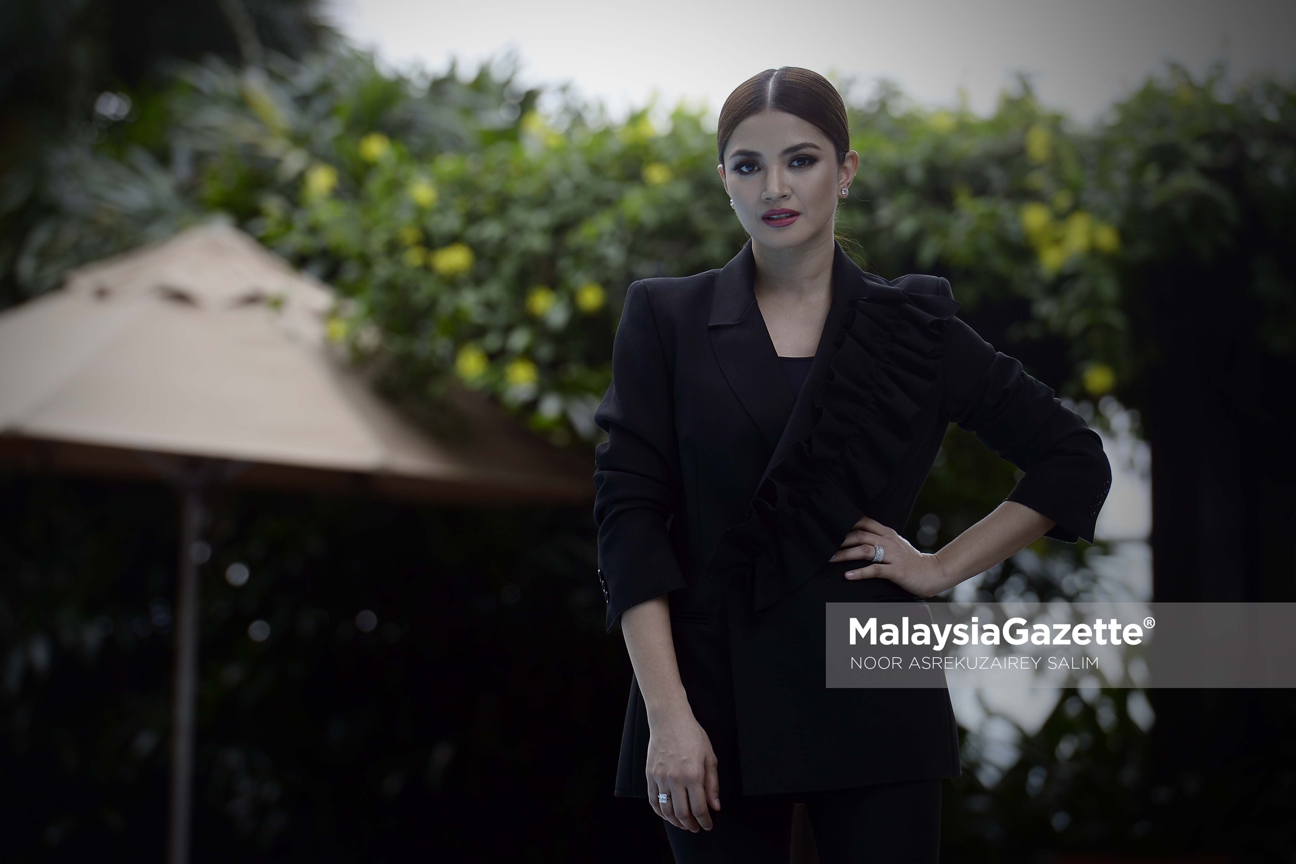 Fotografi bersama Fazura selepas sesi Tandatangan Perjanjian "360 Talent Management" antara Universal Music & Fazura di Hotel Le Meridien, Kuala Lumpur. foto NOOR ASREKUZAIREY SALIM, 02 FEBRUARI 2017