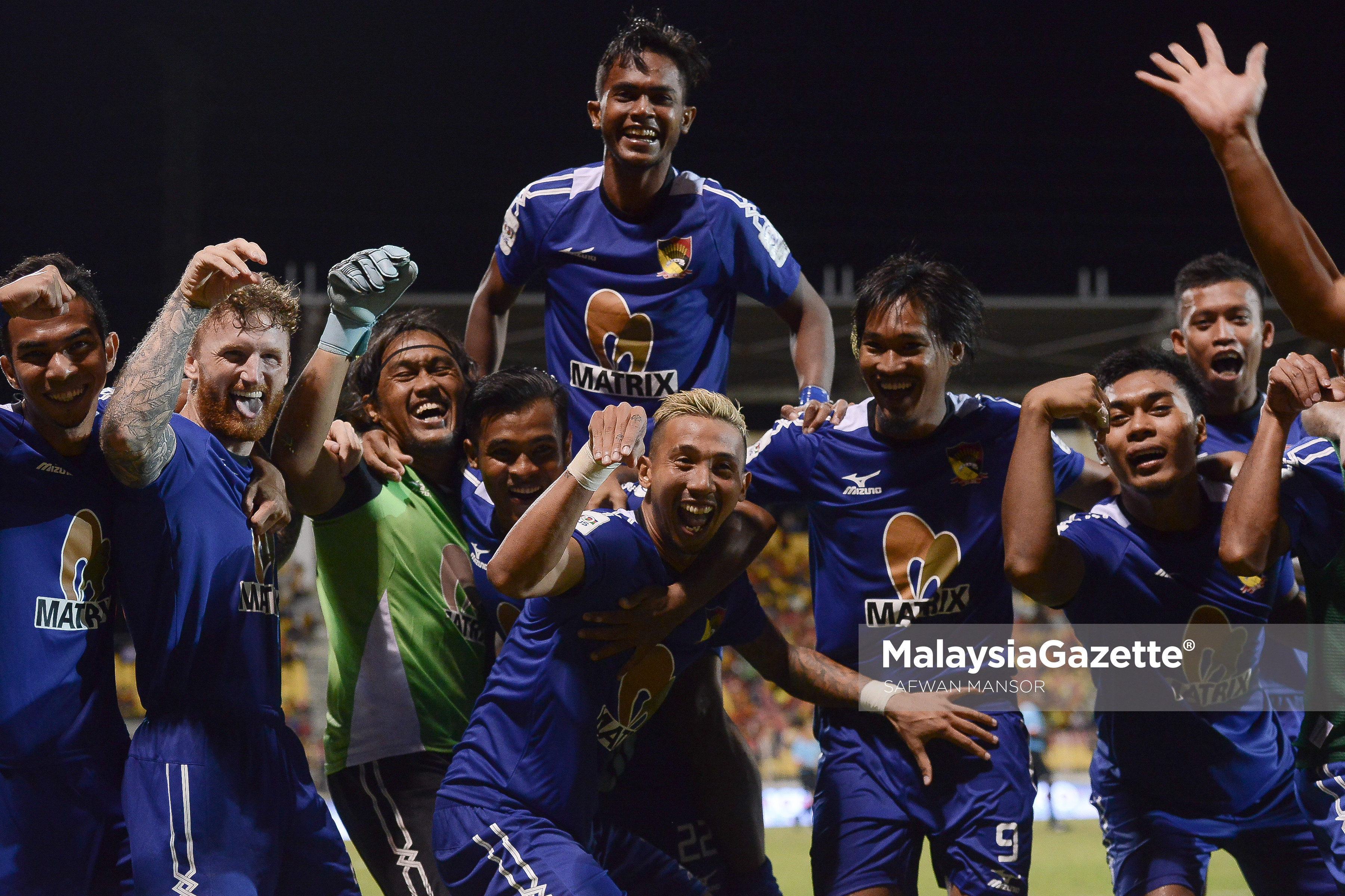 Reaksi pemain N.Sembilan meraikan kemenangan mereka selepas berjaya menewaskan Selangor pada penentuan sepakan penalti dengan keputusan 4-3 di Stadium Majlis Perbandaran Selayang.  foto SAFWAN MANSOR, 14 FEBRUARI 2017