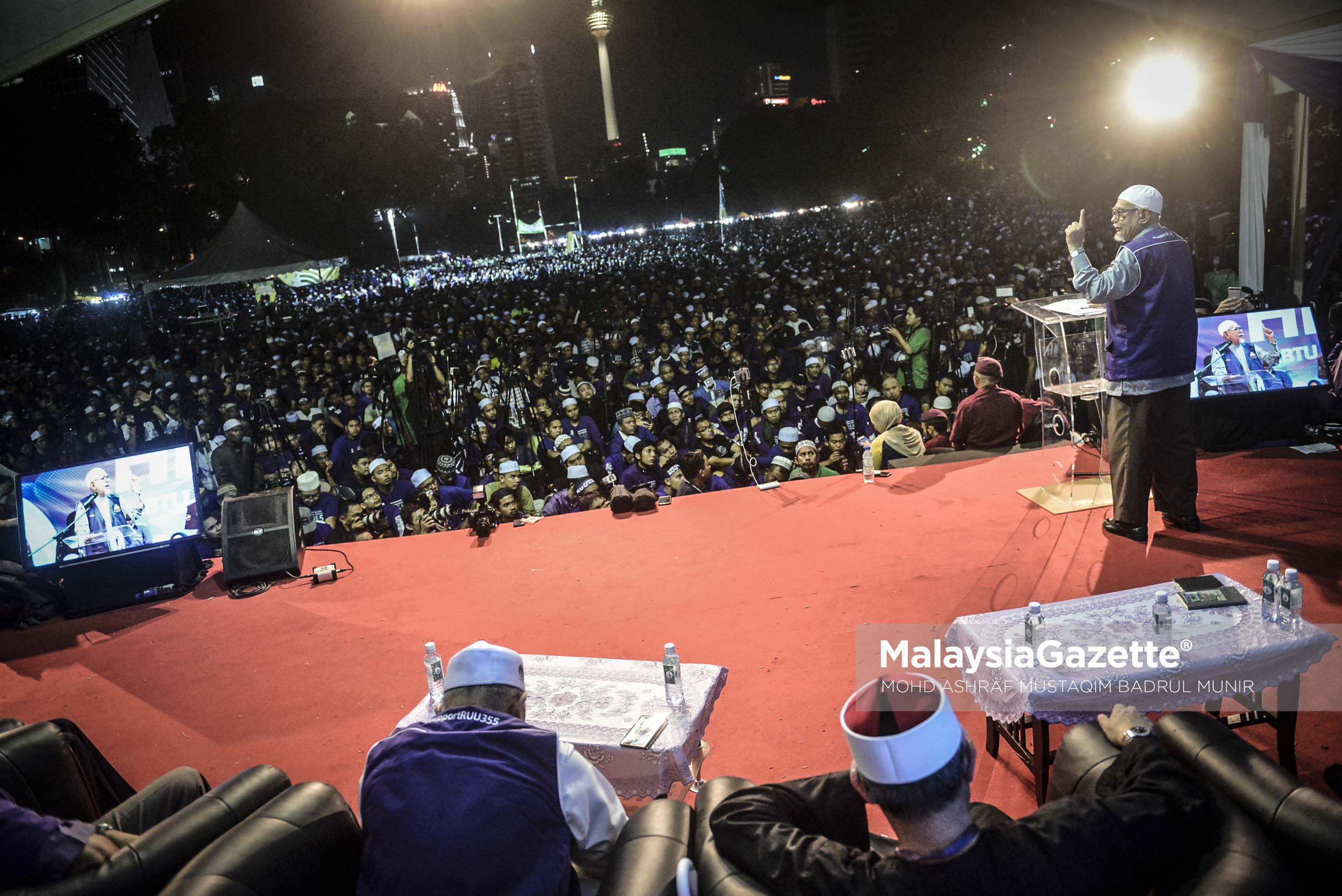 Presiden Pas, Datuk Seri Hadi Awang berucap pada Himpunan RUU 355 di Padang Merbok, Kuala Lumpur. foto ASHRAF MUSTAQIM BADRUL MUNIR, 18 FEBRUARI 2017.