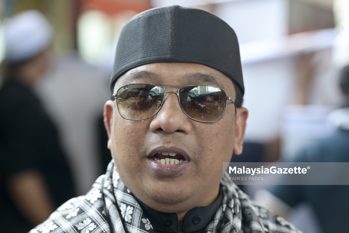 Wakil PAS Ampang, Azman Syed Ali bercakap kepada wartawan di hadapan Masjid Jamek, Kuala Lumpur. foto FAREEZ FADZIL, 24 FEBRUARI 2017