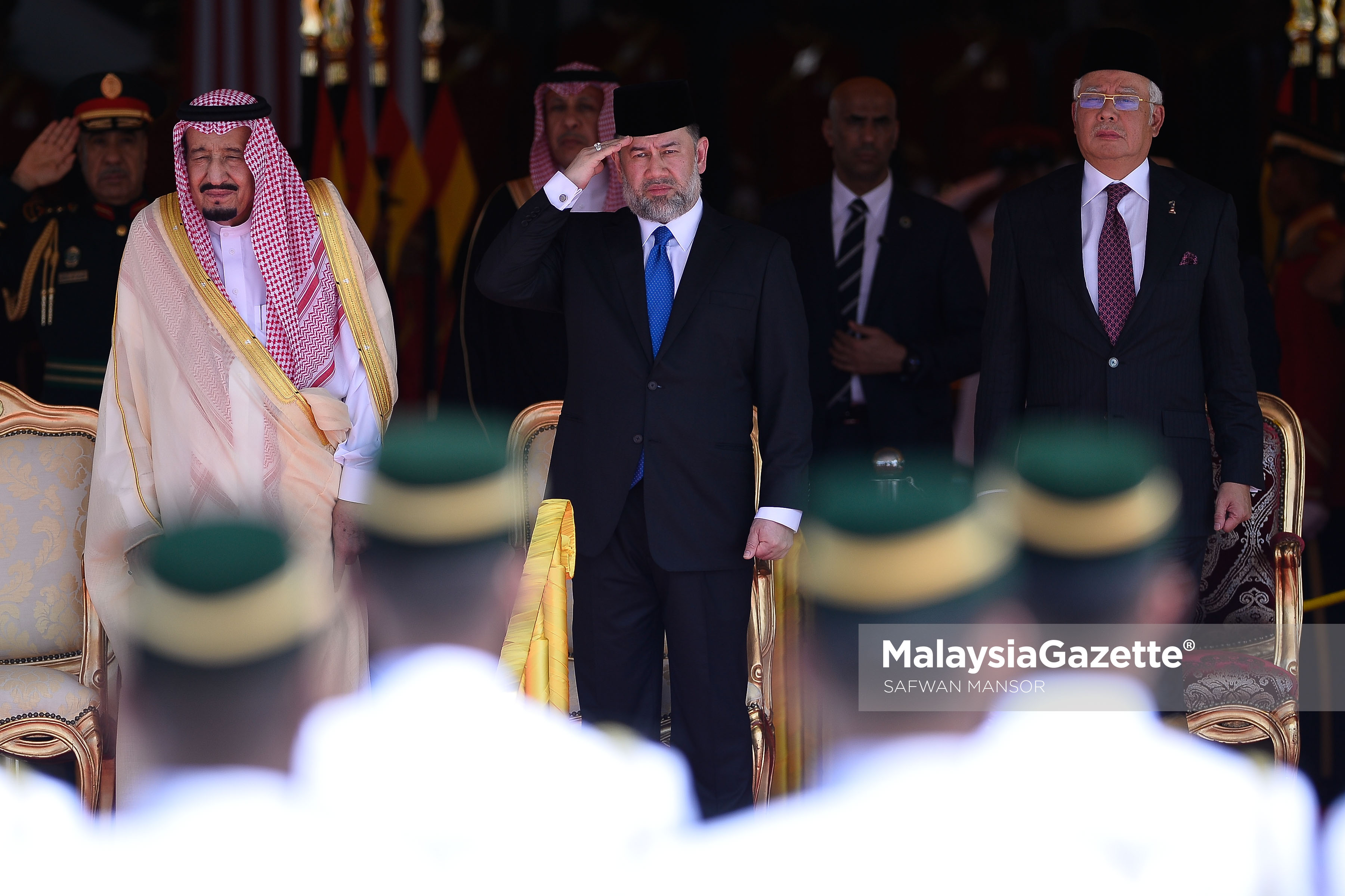 Agong Sambut Raja Arab Saudi di Dataran Parlimen