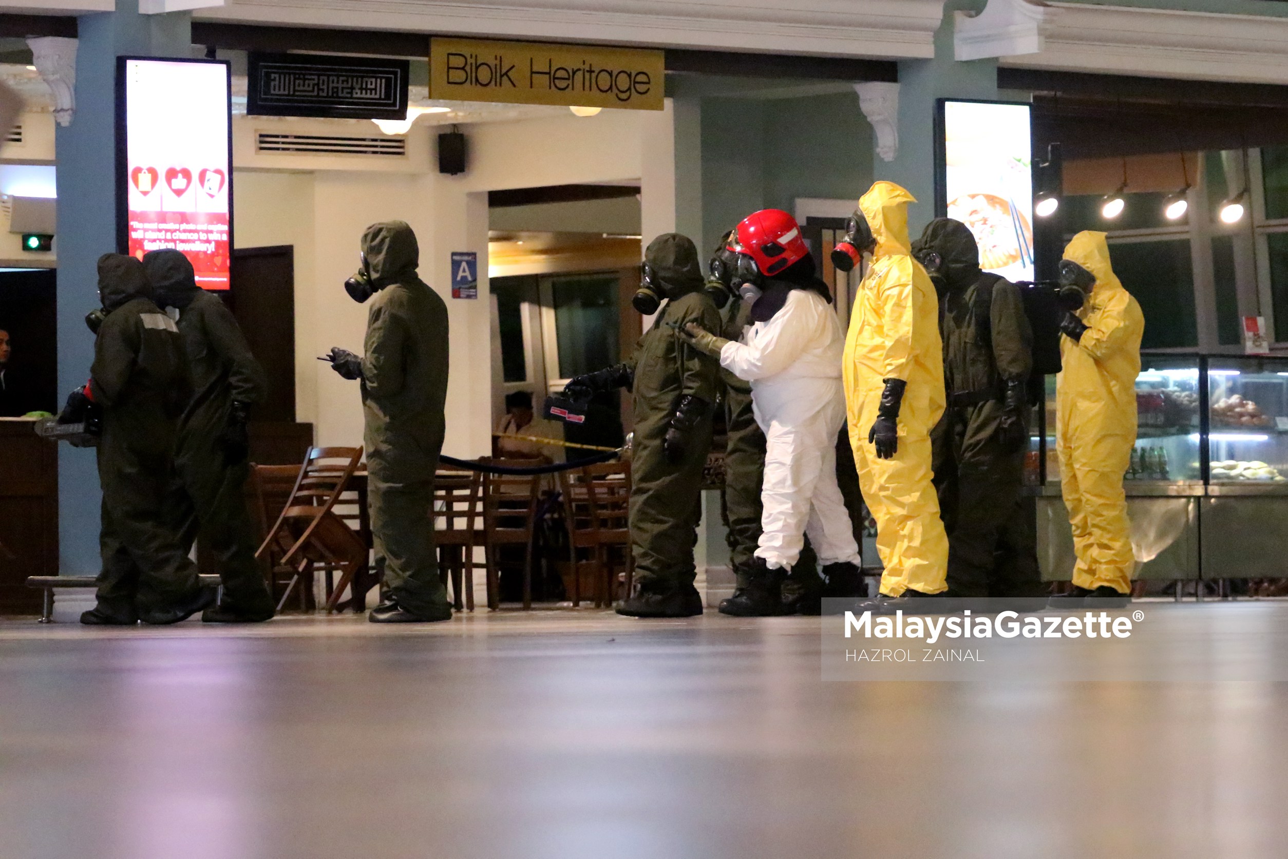 Sepaasukan Letupan Nuklear, Biologi, Radiologi dan Kimia (CBRNe) Makmal Forensik PDRM, Team AZMAT dan CBRNe Bomba dan Penyelamat serta Pasukan Lembaga Perlesenan Tenaga Atom (AELB) memulakan operasi mengesan bahan toksik dan kimia di sekitar kawasan kematian Kim Jong-Nam yang mati dibunuh pada 13 februari lalu di KLIA2, Sepang. foto MOHD HAZROL ZAINAL, 26 FEBRUARI 2017.