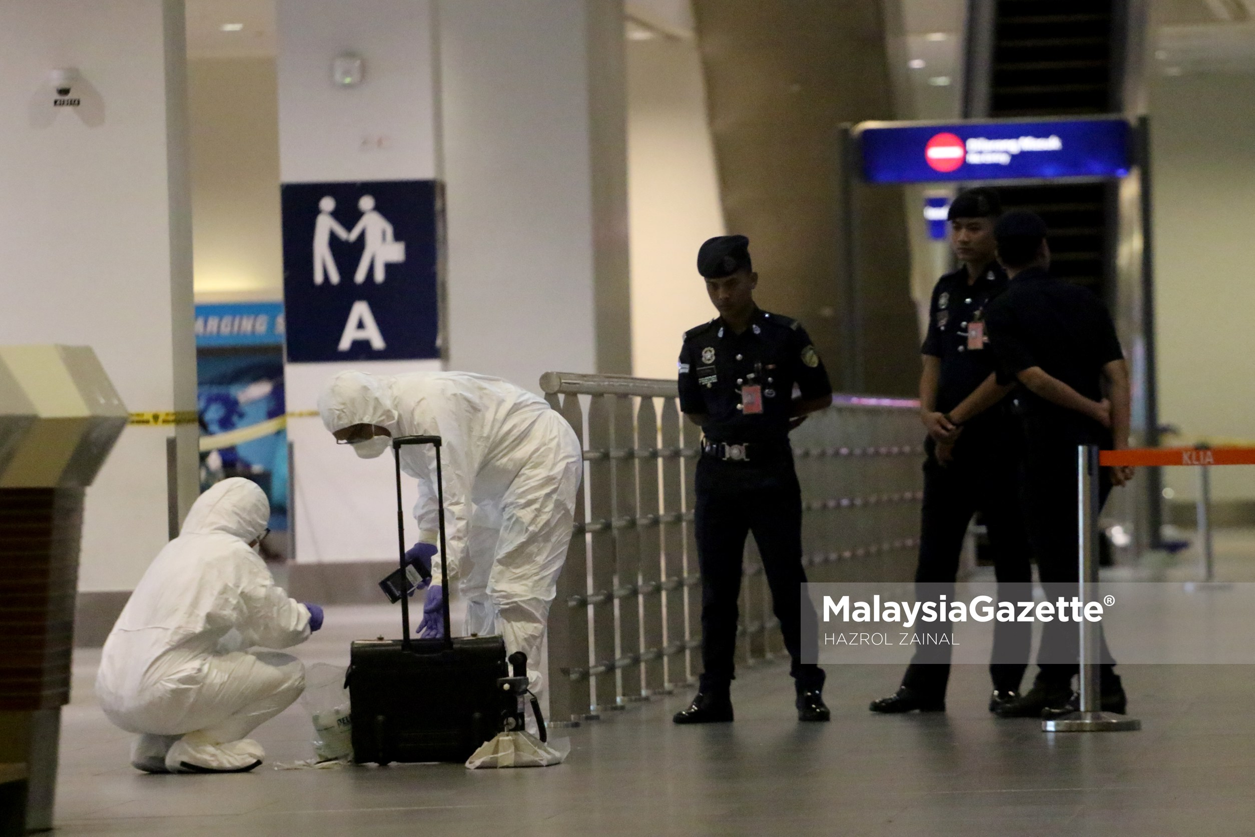 Sepaasukan Letupan Nuklear, Biologi, Radiologi dan Kimia (CBRNe) Makmal Forensik PDRM, Team AZMAT dan CBRNe Bomba dan Penyelamat serta Pasukan Lembaga Perlesenan Tenaga Atom (AELB) memulakan operasi mengesan bahan toksik dan kimia di sekitar kawasan kematian Kim Jong-Nam yang mati dibunuh pada 13 februari lalu di KLIA2, Sepang. foto MOHD HAZROL ZAINAL, 26 FEBRUARI 2017.