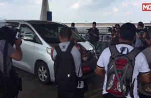 Sebuah kereta yang membawa bagasi Duta Besar Korea Utara, Kang Chol tiba di KLIA.
