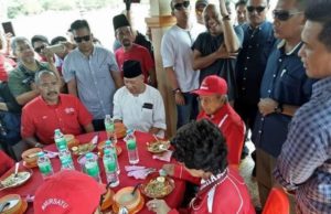 Nazri tunjuk bukti tak takut berdepan Dr Mahathir, duduk semeja