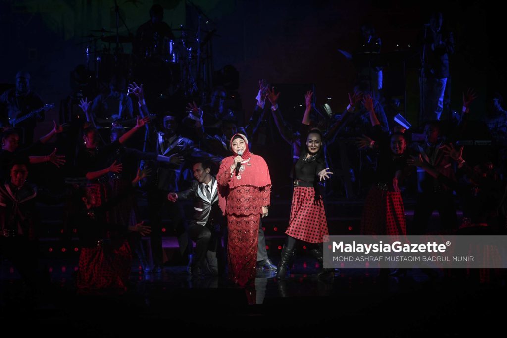 Persembahan dari Maria Bachok, pada konsert gegar Pop Yeh Yeh 2017 yang sedang berlangsung bermula pada 3 hingga 5 Mac di Istana Budaya, Kuala Lumpur. foto ASHRAF MUSTAQIM BADRUL MUNIR, 03 MAC 2017.