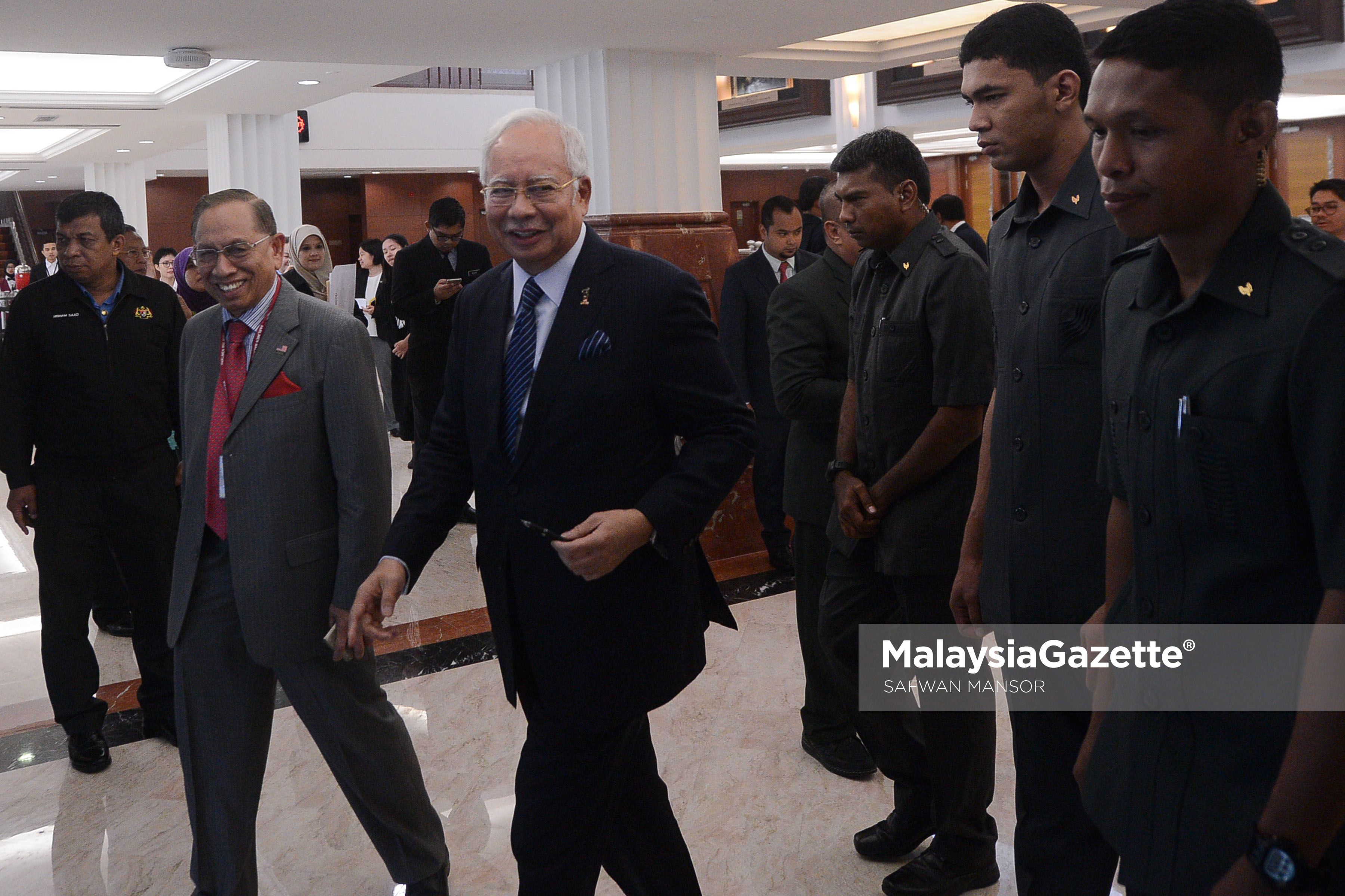 Reaksi Perdana Menteri, Datuk Seri Najib Tun Razak ketika keluar dari Dewan Rakyat, Parlimen Malaysia. foto SAFWAN MANSOR, 16 MAC 2017