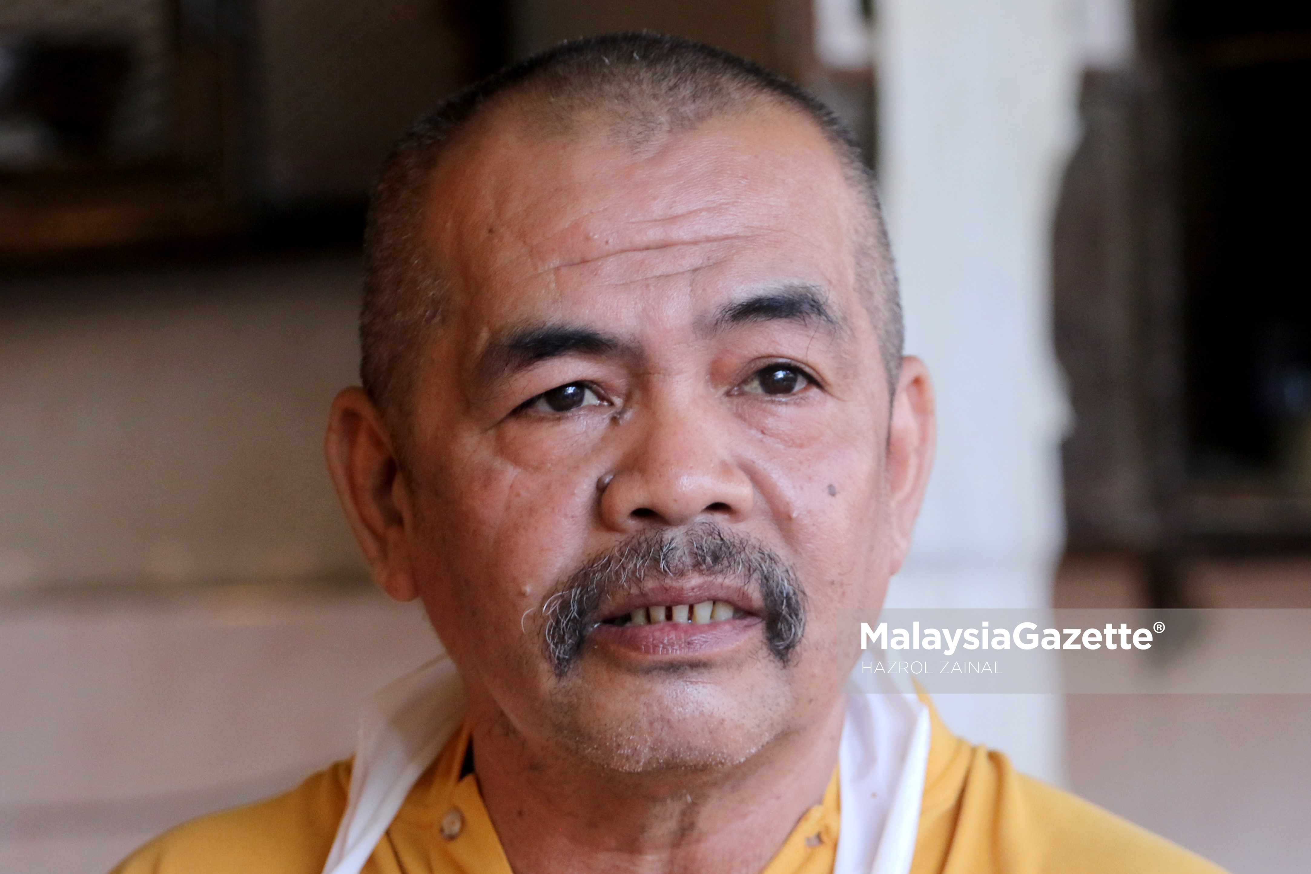 Peniaga, Yahya Amri ketika ditemuramah tinjauan harga barang di Pasar Sungai Besi, Kuala Lumpur. foto MOHD HAZROL ZAINAL, 17 MAC 2017.