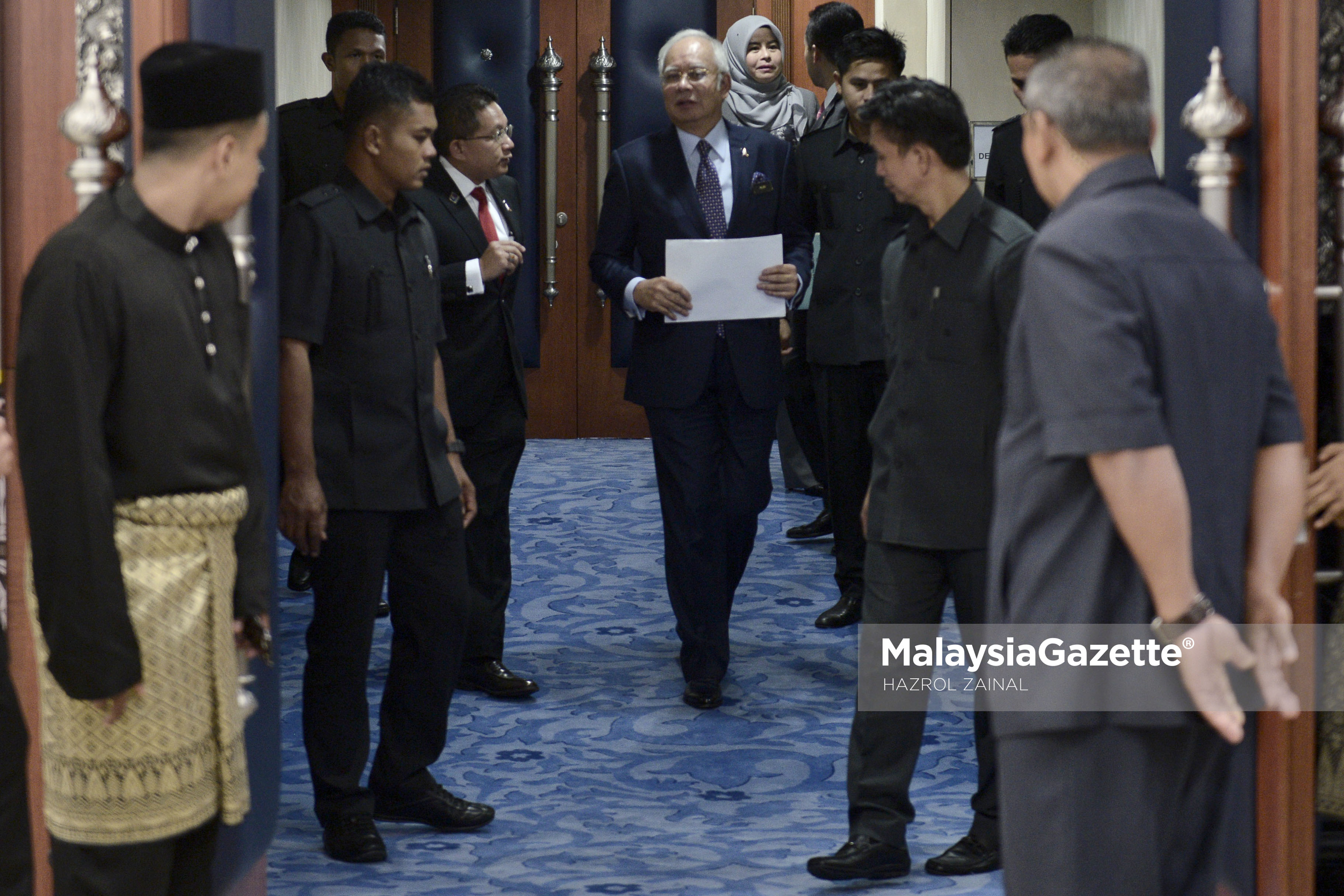 Perdana Menteri, Datuk Seri Najib Tun Razak ketika keluar dari Dewan Rakyat, Parlimen Malaysia, Kuala Lumpur. foto MOHD HAZROL ZAINAL, 20 MAC 2017.