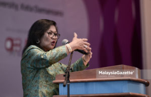 Baling kerusi, suar, itu politik cara gangster – Rafidah Aziz
