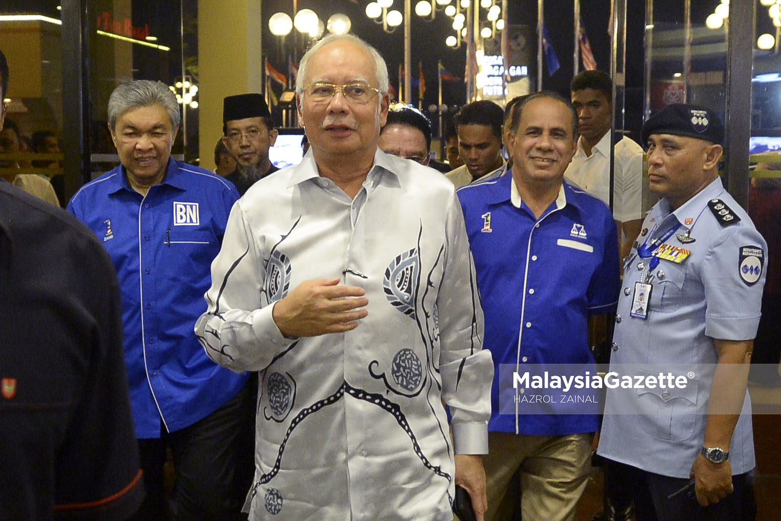 Pengerusi Barisan Nasional, Datuk Seri Najib Tun Razak diiringi Timbalan Perdana Menteri, Datuk Seri Ahmad Zahid Hamidi (kiri) hadir Majlis Pelancaran eRakyat di Perkarangan Menara Dato' Onn, PWTC, Kuala Lumpur. foto IQBAL BASRI, 29 MAC 2017