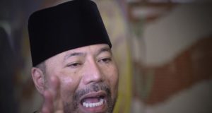 Bekas Ketua Bahagian UMNO Batu Kawan Datuk Seri Khairuddin Abu Hassan hari ini menarik balik samannya terhadap ahli perniagaan Low Taek Jho atau Jho Low, Datin Seri Rosmah Mansor dan 1Malaysia Development Bhd (1MDB).