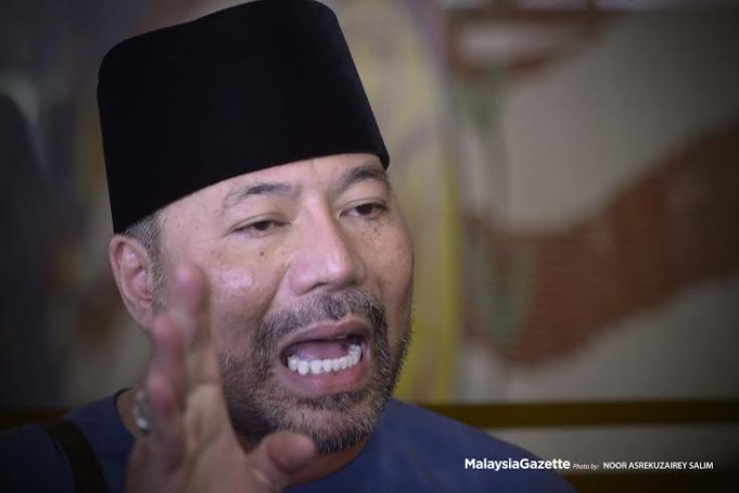 Bekas Ketua Bahagian UMNO Batu Kawan Datuk Seri Khairuddin Abu Hassan hari ini menarik balik samannya terhadap ahli perniagaan Low Taek Jho atau Jho Low, Datin Seri Rosmah Mansor dan 1Malaysia Development Bhd (1MDB).