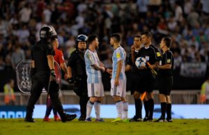Messi digantung 4 perlawanan kerana hina penolong pengadil