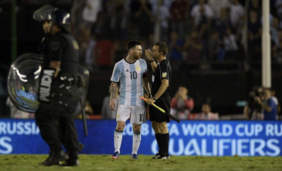 Messi marah dengan Emerson Carvalho sebelum FIFA menggantung bintang Barcelona dari empat perlawanan dan didenda USD 10,160.