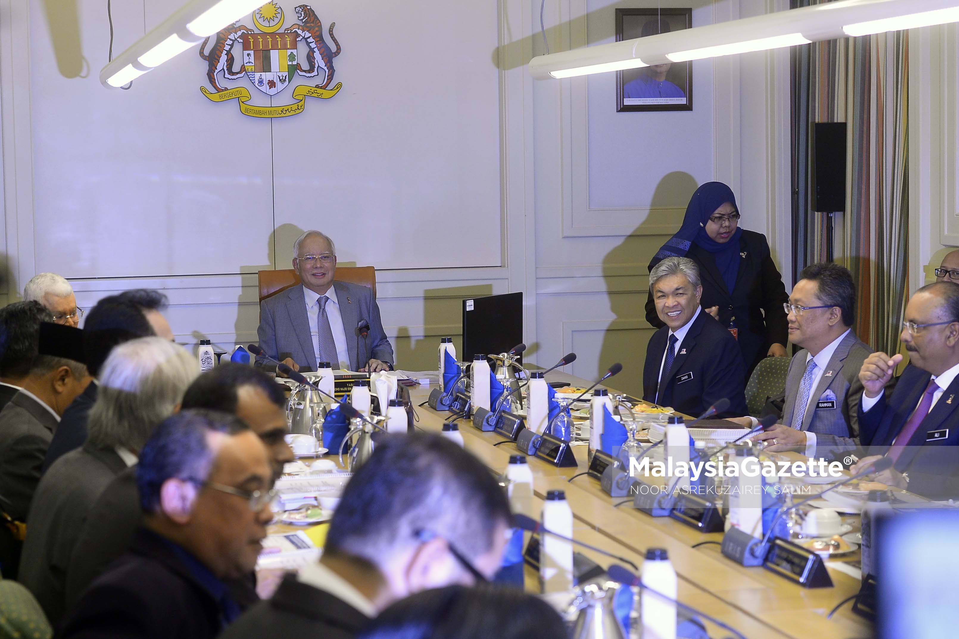 Perdana Menteri, Datuk Seri Najib Tun Razak mempengerusikan Mesyuarat Majlis Pembangunan Wilayah Ekonomi Pantai Timur (ECERDC) turut hadir Timbalan Perdana Menteri, Datuk Seri Ahmad Zahid Hamidi di Bangunan Perdana Putra, Putrajaya. foto NOOR ASREKUZAIREY SALIM, 11 APRIL 2017