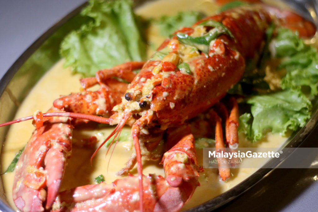 Lobster masak Wet Butter Salted antara juadah makanan yang terdapat di Restoran D'Johan Delecacies, Kajang, Selangor. foto MOHD HAZROL ZAINAL, 20 MAC 2017.