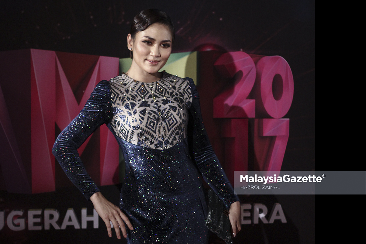 Pelakon, Fasha Sandha bergambar pada Anugerah Meletop Era 2017 di Stadium Tertutup Malawati Shah Alam, Selangor. foto MOHD HAZROL ZAINAL, 23 APRIL 2017.