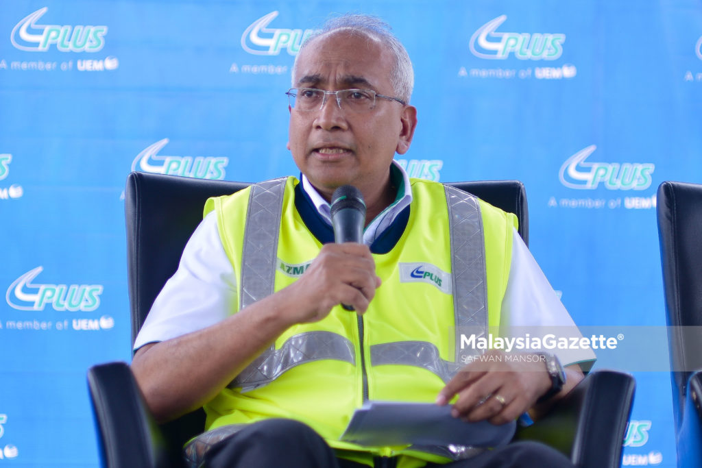 Pengarah Urusan Plus Malaysia Berhad, Datuk Azman Ismail pada sidang media sempena perlaksanaan sistem kutipan tol elektronik sepenuhnya di semua plaza Tol PLUS di Plaza Tol Sg Besi, Kuala Lumpur. foto SAFWAN MANSOR, 26 APRIL 2017