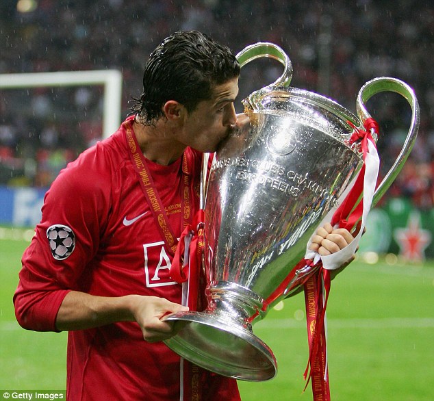 Memori terindah Cristiano Ronaldo semasa menjulang Liga Juara-Juara Eropah bersama Manchester United pada tahun 2008 segar dalam memorinya. Foto: daily Mail