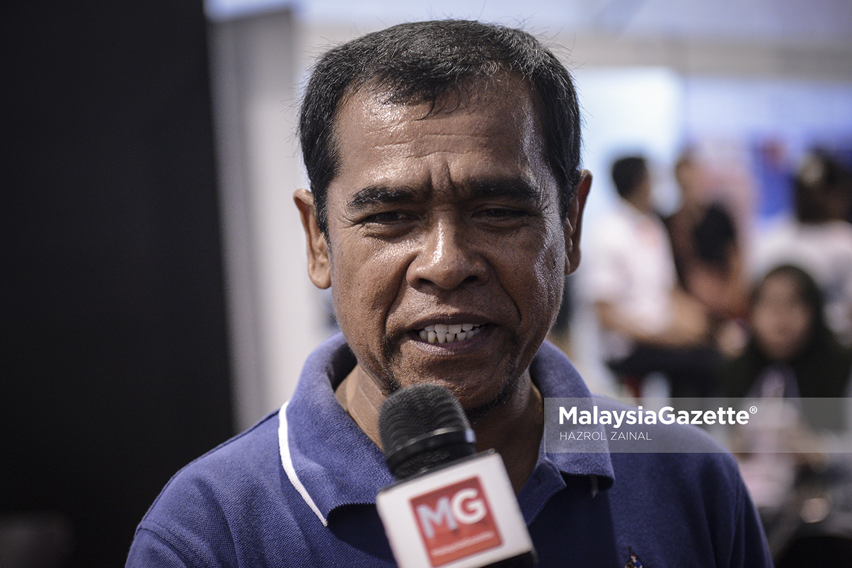 Pengunjung, Fauzi Osman ditemuramah ketika tinjauan Karnival Wow sempena Sambutan Hari UMNO ke-71 di perkarangan Stadium Nasional Bukit Jalil, Kuala Lumpur. foto HAZROL ZAINAL, 10 MEI 2017.