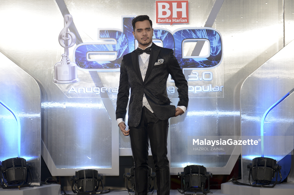 Penyanyi dan pelakon, Alif Satar hadir di kapet merah Anugerah Bintang Popular Berita Harian (ABPBH) ke 30 di Pusat Konvensyen Antarabangsa Putrajaya, Putrajaya. foto MOHD HAZROL ZAINAL, 14 MEI 2017
