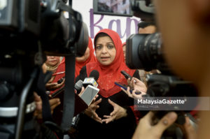 Ketua Pergerakan Wanita UMNO, Tan Sri Shahrizat Abdul Jalil bercakap pada sidang media selepas Program Ramadan Datang Lagi di Pangsapuri Mutiara Magna, Metro Prima, Kepong. foto FAREEZ FADZIL, 14 MEI 2017