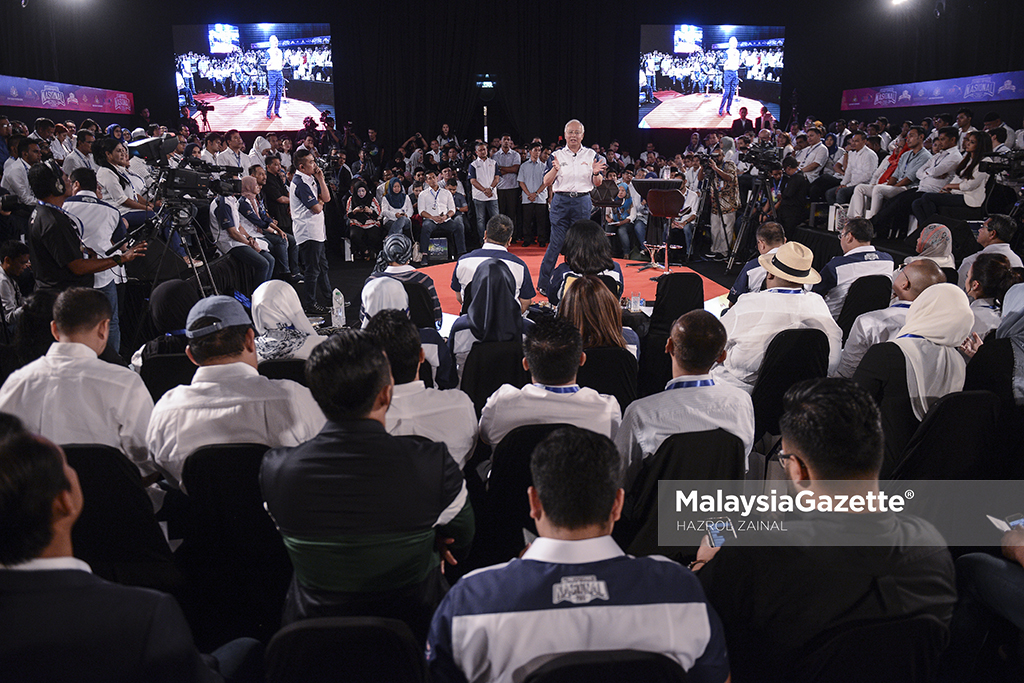 Perdana Menteri, Datuk Seri Najib Tun Razak berucap pada Program Dialog Transformasi Nasional 2050 (TN50 ) bersama Segmen Penggiat Seni (Budayawan) di Seri Perdana, Putrajaya. foto HAZROL ZAINAL, 17 MEI 2017.