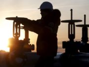 Harga minyak dunia susut